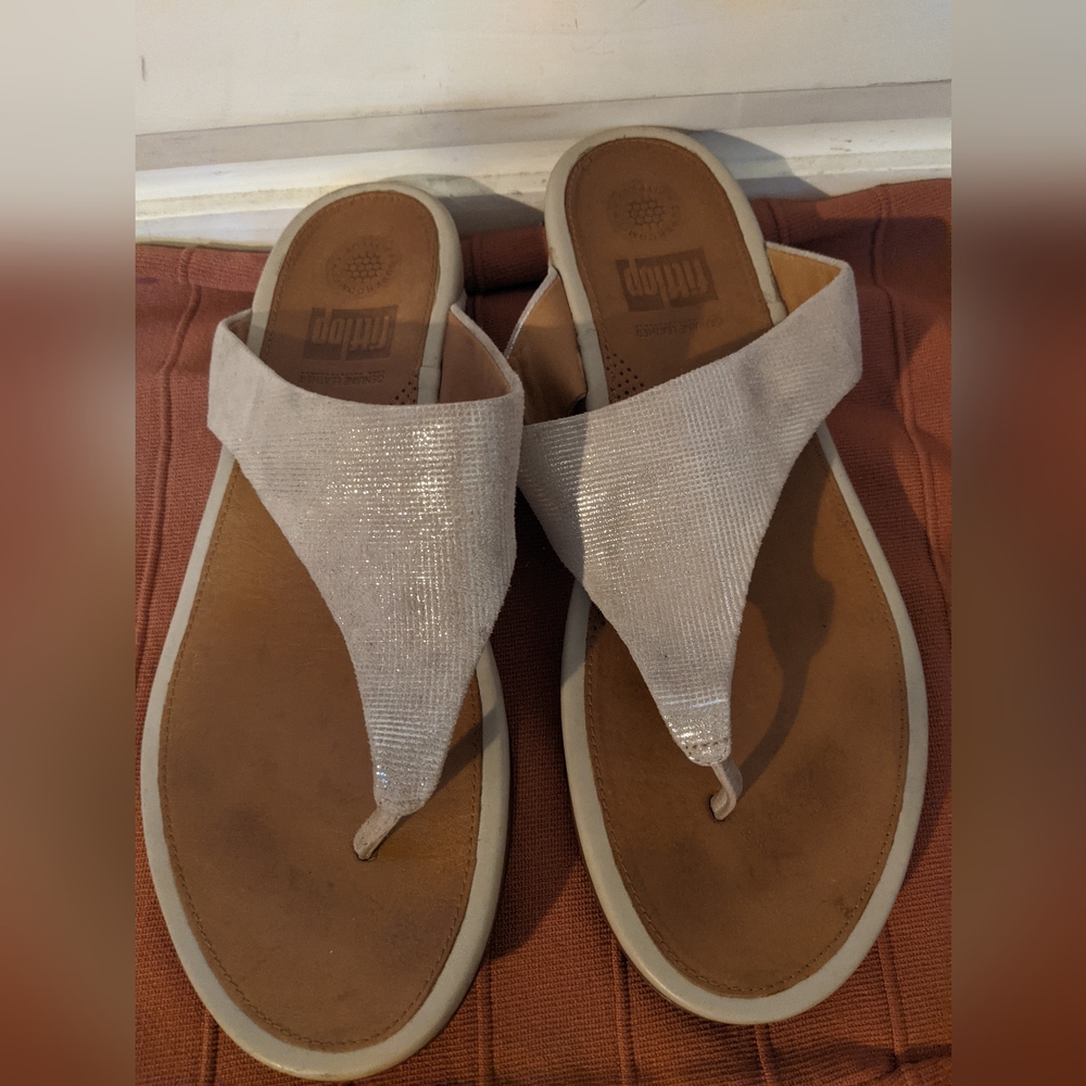 Leather flipflops